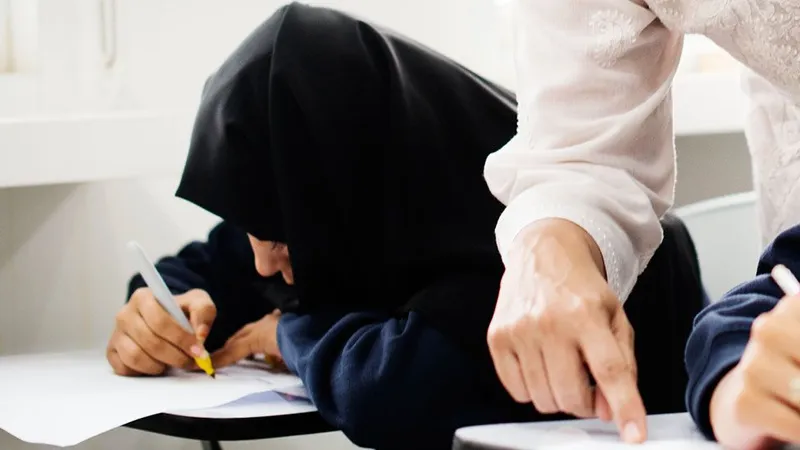 Hijab-ul a fost interzis în școlile din Indonezia/FOTO: Getty