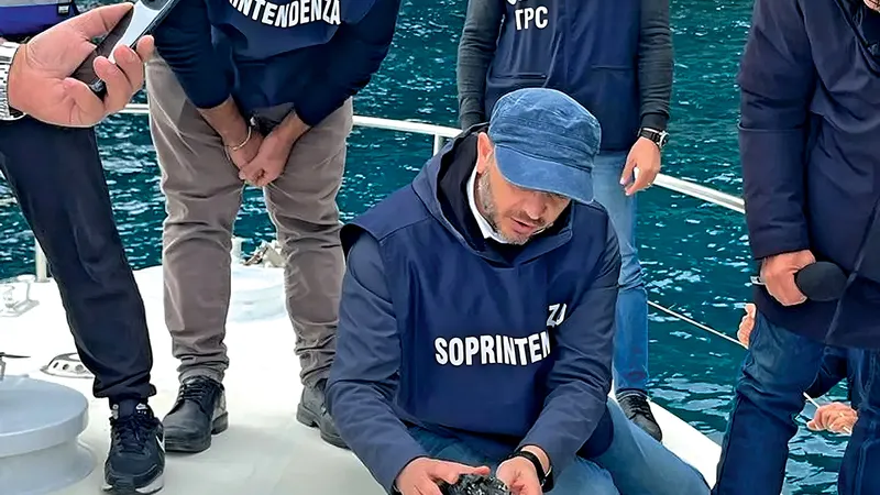 RECUPERATE Artefactele din obisidian descoperite în largul coastei Capri ar fi putut proveni de la o epavă sau de la o așezare preistorică scufundată
