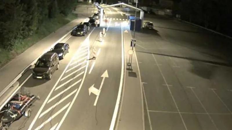 Coada de masini la intrarea in tunelul Loibl/FOTO: hotnews.ro