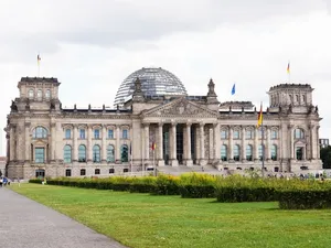 Un bărbat din Germania a fost acuzat de spionaj după ce a transmis Rusiei planuri ale clădirii Bundestagului/FOTO: unsplash.com