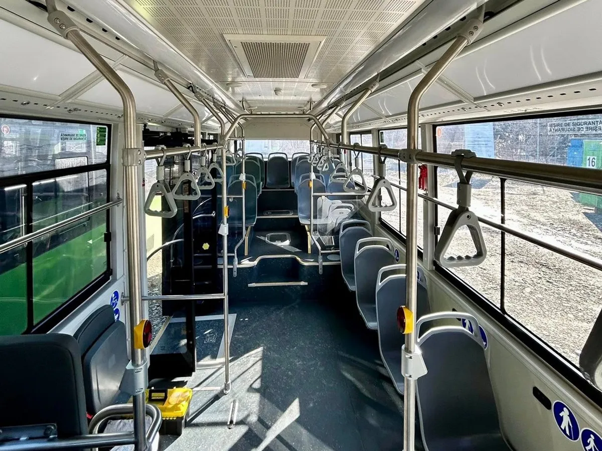 Interiorul autobuzului DAC CityLINE 408.60 - Foto: Autovehicule DAC