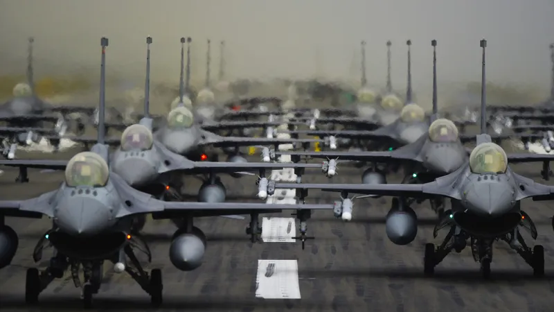 „Mersul elefantului” realizat de o escadrilă de F-16 - Foto: Profimedia Images (imagine cu caracter ilustrativ)