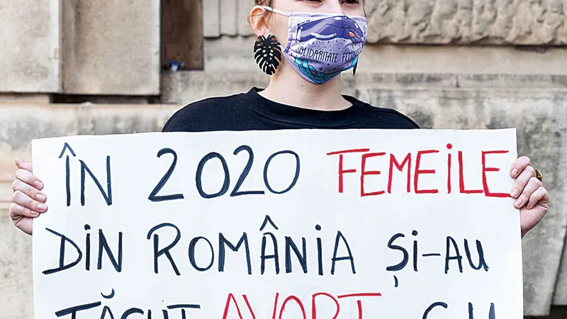 În ultimul an, în cinci localități din România au fost înregistrate cazuri de avort empiric.  În imagine,  Andrada Cilibiu,  coordonatoarea cercetării despre accesul femeilor la avort la cerere, de la Centrul Filia.