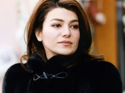 Povestea tragică a ultimei prințese a Iranului. A fost nevoită să fugă din țară la nouă ani și a murit la 31 în exil