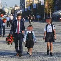 Primarul de Iași, alături de fiicele sale/FOTO: Facebook.com
