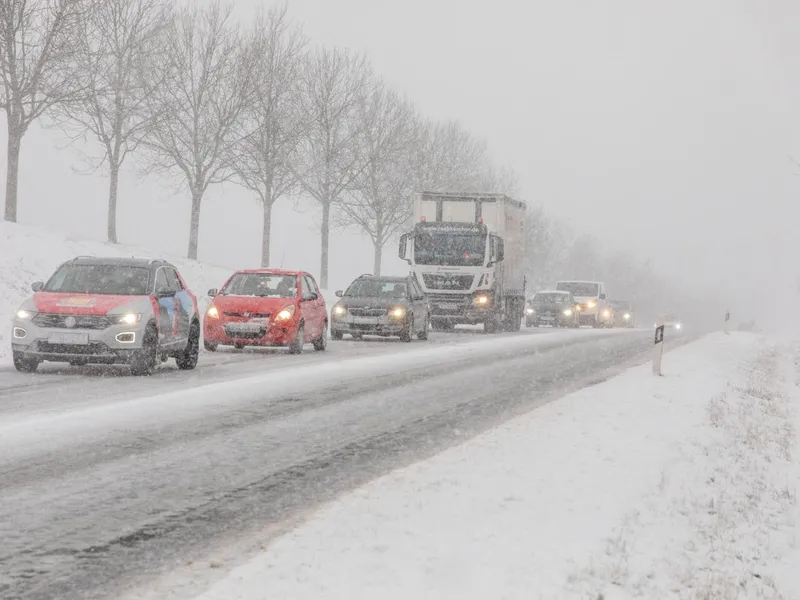 Atenție, „patinoar” pe străzi! Sfaturi utile pentru a ține mașina pe drum și a ajunge în siguranță - Foto: Profimedia Images - Imagine cu rol ilustrativ