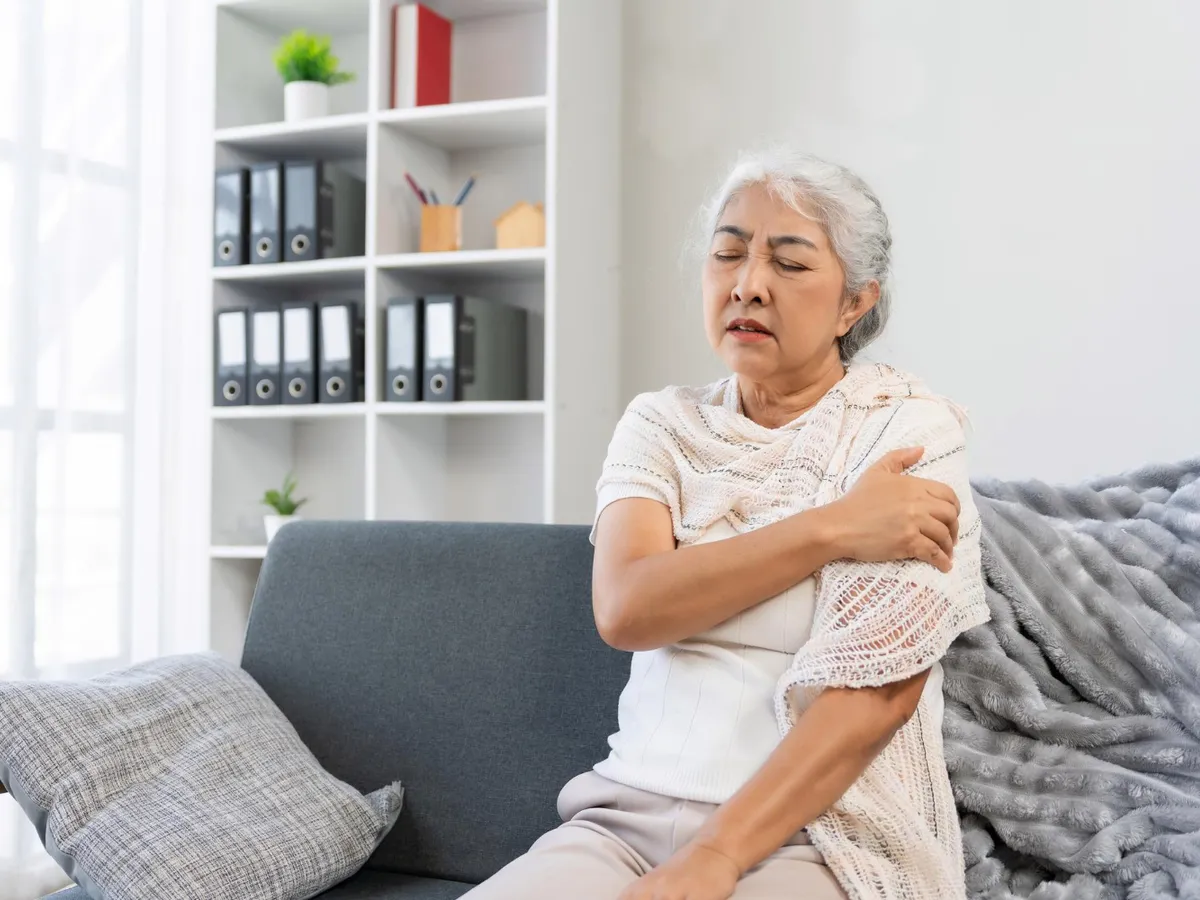 Pensionar supărat la pensie - Foto: Freepik