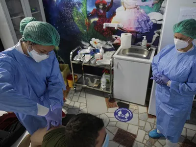 Vaccinul anti-COVID Pfizer, mai puțin eficient în cazul persoanelor cu obezitate. Sursă: Inquam Photos - Octav Ganea