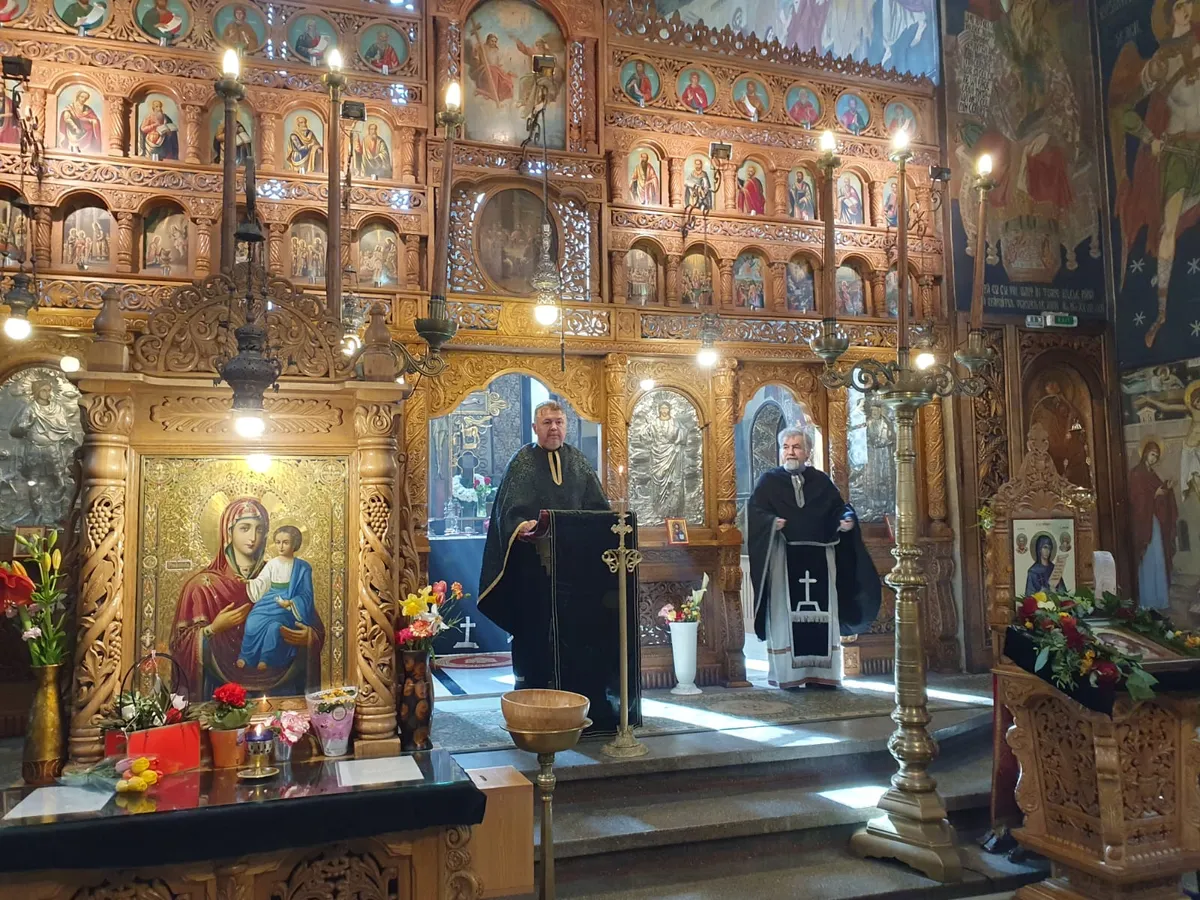 VIDEO De ce se ține post negru și se trece pe sub masă în Vinerea Mare. Ce ne dă Învierea Domnului