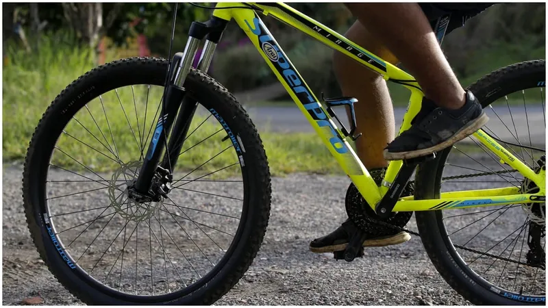 Ce a pățit un român după ce a vrut să vândă pe internet o bicicletă furată. Ce s-a întâmplat? - Foto: Profimedia / imagine rol ilustrativ