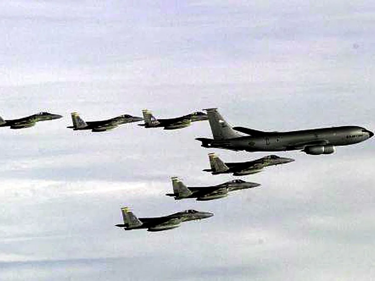 Avioanele cisternă ale SUA zburând în secvență, coordonat - Foto: Profimedia Images (imagine cu rol ilustrativ)