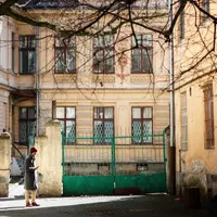 AMENDĂ de 5.000 lei pentru românii care stau la bloc de Paște. Ce NU au voie să facă în balconul lor - Foto: Freepik (imagine cu rol ilustrativ)