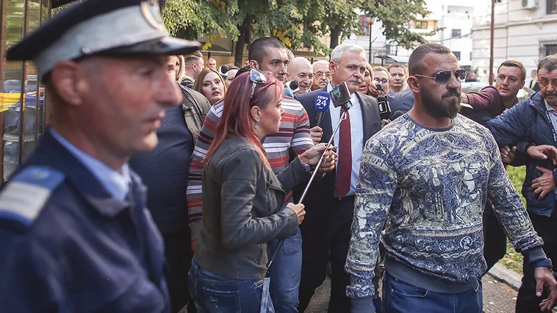 PAZĂ  Liviu Dragnea, păzit de interlopi la  Înalta Curte de  Casație și Justiție pe  3 octombrie 2017 - Foto: INQUAM PHOTOS/ Octav Ganea