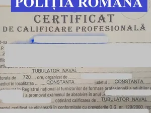 Gruparea vindea diplome de studii false cu câteva mii de lei/FOTO: politiaromana.ro