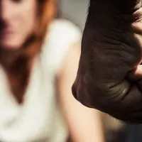 Peste 25% dintre femei, victime ale violenţei domestice la nivel mondial. / Foto: helpguide.org
