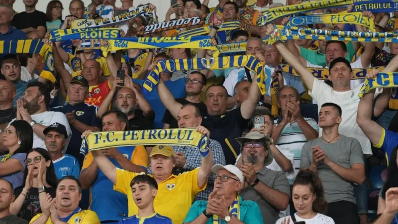 Mai mulți suporteri au fost amendați după meciul dintre Petrolul Ploiești și FCSB. De ce? - Foto: Arhiva (imagine cu rol ilustrativ)