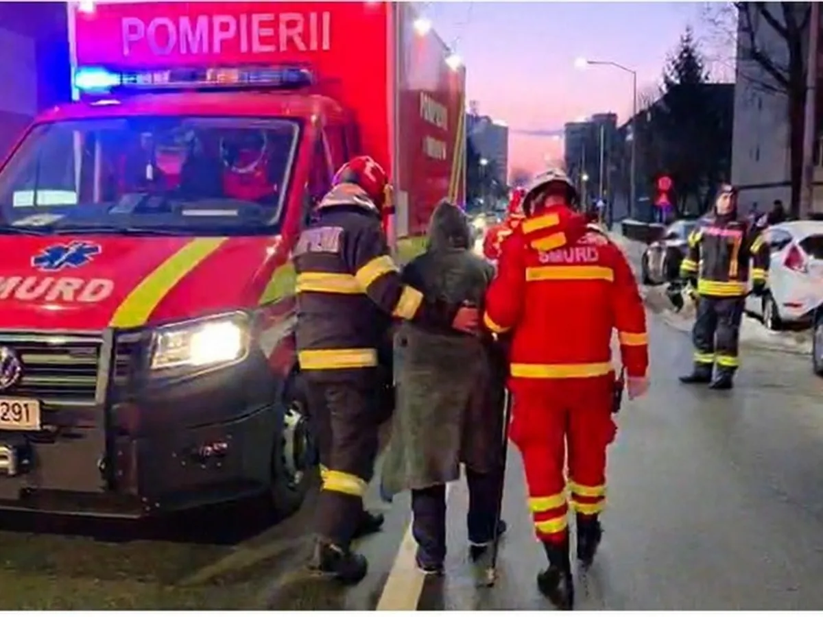 Explozie puternică, într-un bloc din Alba Iulia. 2 răniți, locatarii au fost evacuați