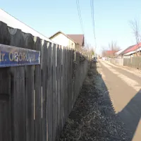 Stradă dintre case, în Iași, unde s-au dat autorizații fără să se țină cont de lege. Sursă: Ziarul de Iași