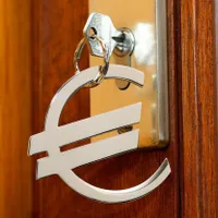 Românii nu vor mai putea închiria apartamente în clădirile cu acest semn. De când se aplică legea - Foto: Profimedia Images/ Imagine cu caracter ilustrativ
