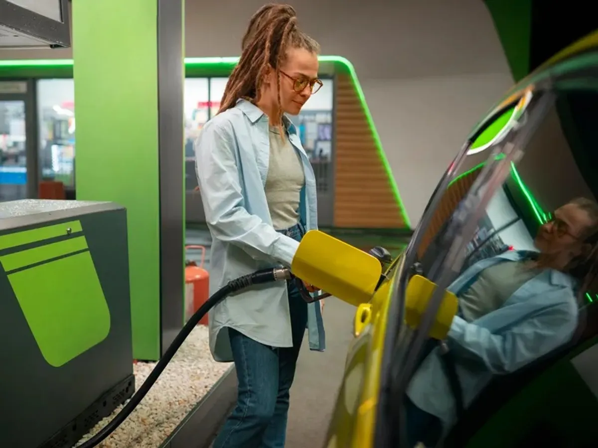 Războiul SUA - Iran: Prețul barilului de petrol a sărit iar de 100$. Cât costă benzina și motorina în România?