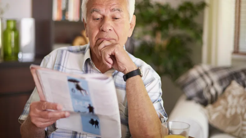 Care pensionari vor primi pensia recalculată pe card, cu ÎNTÂRZIERE? Ce documente le lipesc? Foto: Freepik (fotografie cu caracter ilustrativ)