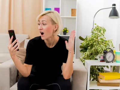 Telefon descarcat- Foto: Freepik