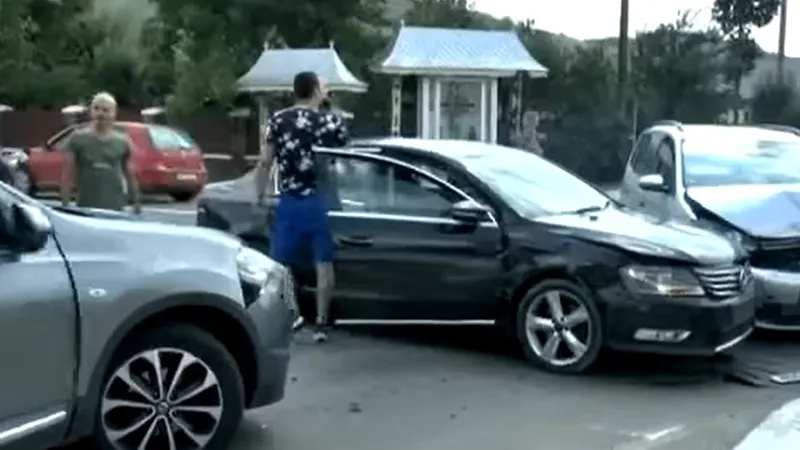 Trafic de coșmar, după prăbușirea podului de la Luțca. O echipă TV a surprins un accident LIVE. / Foto: captură video
