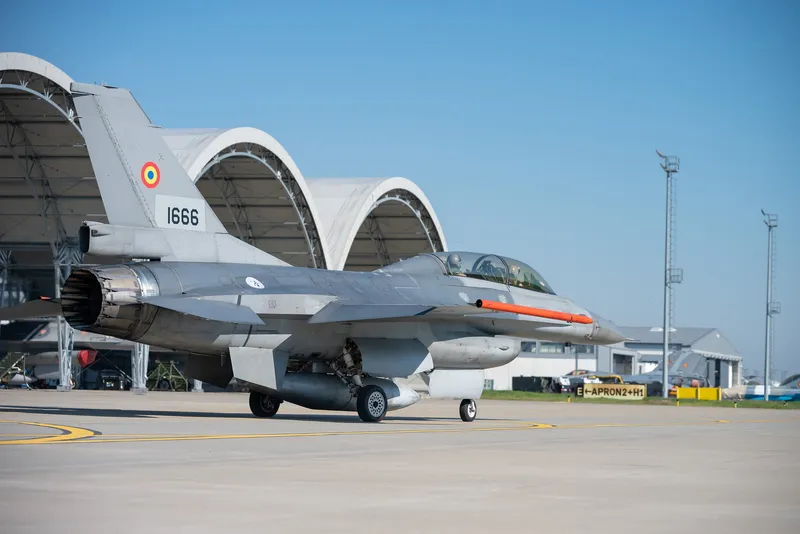 Avion F-16 la la Baza Aeriană 86 Borcea - Foto: EFTC