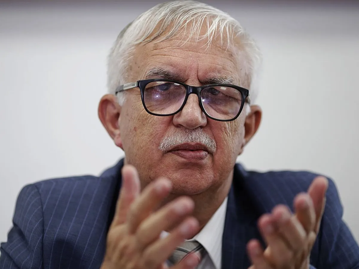 Augustin Zegrean, fost preşedinte CCR: "Nu mă aşteptam să dea nicio decizie astăzi. Lucrurile sunt complicate"