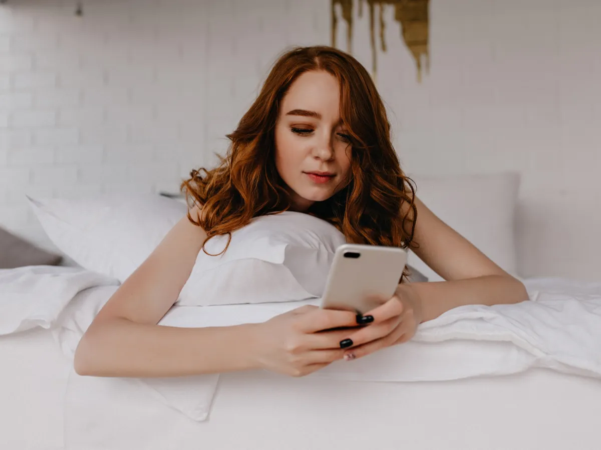 De ce nu ar trebui să stai pe telefon imediat cum te trezești? Cât să aștepți și ce să faci în schimb? - Foto: Freepik (Imagine cu rol ilustrativ)