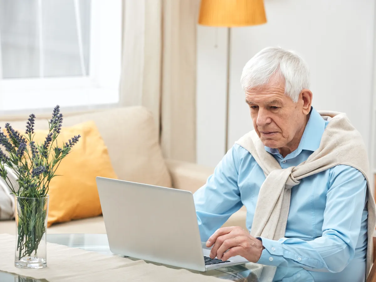 Pensionar muncind la pensie - Foto: Freepik