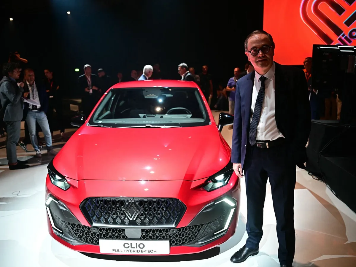 Șeful Renault trage un semnal de alarmă: „Oamenii nu mai au bani să cumpere mașini noi”