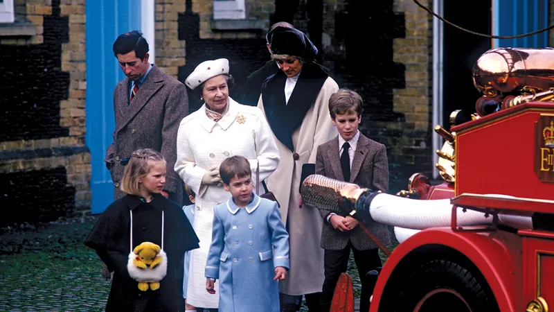 MONARH Cu (în sensul acelor de ceasornic de la stânga sus) Prințul Charles, Prințesa Diana, Prințul William și nepoții Peter și Zara Phillips, în 1988.