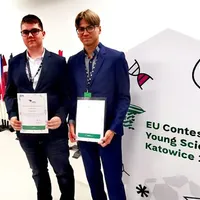 Doi elevi de liceu din Suceava au reuşit o premieră pentru România. Au creadt un dispozitiv inedit Foto: Suceava.net