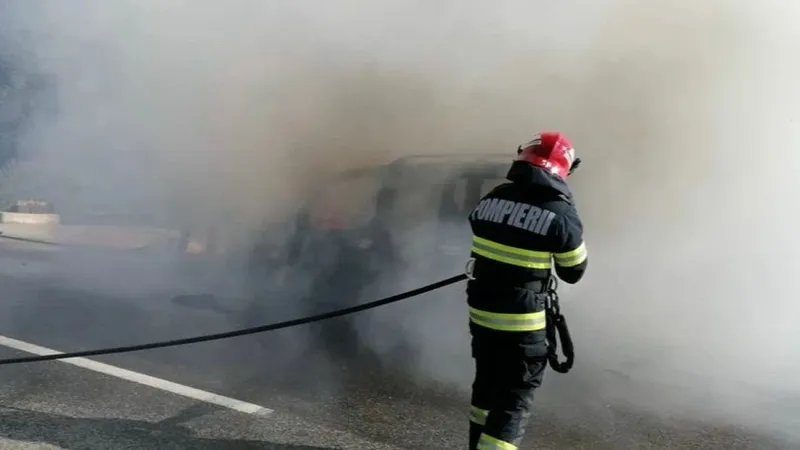 Incendiul uriaș pe A1. Opt mașini aflate pe un autotren au ars în totalitate - FOTO: Facebook/ISU Arad