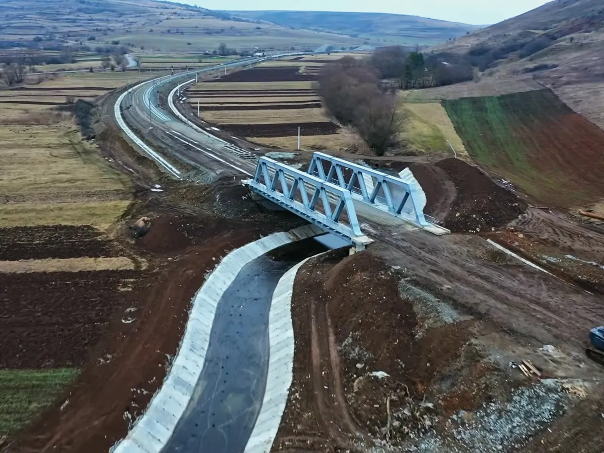 Lucrările de modernizare a primului sector al căii ferate Cluj – Oradea, parte din magistrala M300, au ajuns la peste 50% - Foto: Facebook / Asociația Pro Infrastructură