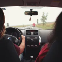 În ce condiții șoferii vor fi amendați dacă depășesc pe linie continuă? Ce noi amenzi se introduc? Foto: Pexels (fotografie cu caracter ilustrativ)