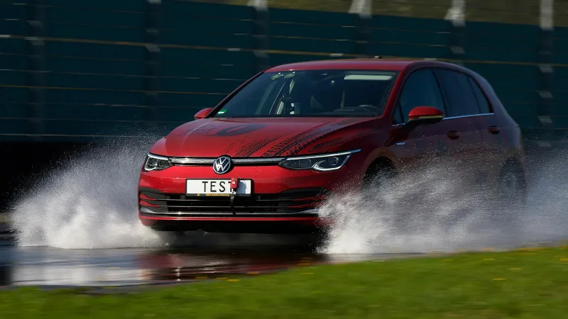 Cele mai bune și cele mai proaste anvelope de vară pentru mașini medii. Test ADAC cu 18 modele - Foto: adac.de