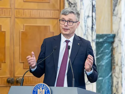 Virgil Popescu: Lansăm un program pentru montarea de panouri fotovoltaice la instituțiile publice” - FOTO: Facebook/Virgil Popescu