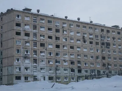 Cel mai deprimant oraș din lume. Nu există drumuri care să-l lege de restul țării și soarele nu răsare timp de 45 de zile
