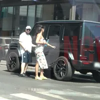 Salam, „Regele manelelor”, e „rege” și pe stradă. Și-a tras Mercedes G-Classe AMG de 250.000 € - Foto: captură video/spynews.ro