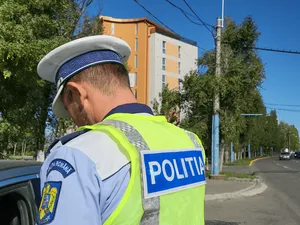 Polițist acuzat de luare de mită după ce a cerut unei șoferițe 1500 € ca să o scape de probleme - Foto: Adevarul / imagine cu caracter ilustrativ