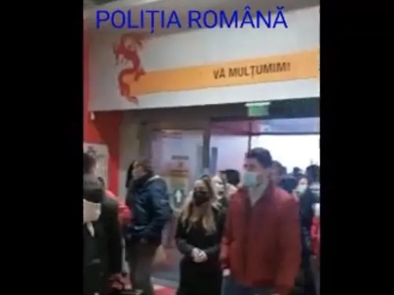 Intervenție la complexul comercial. FOTO: Captură video