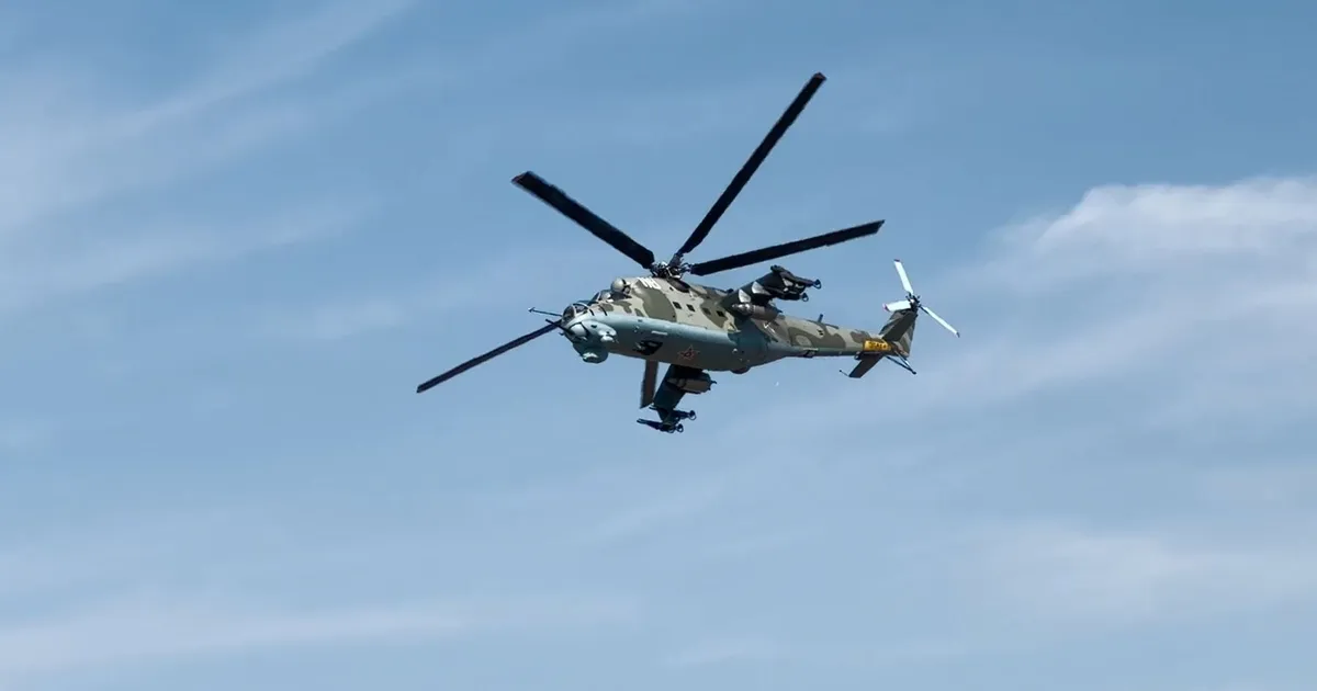 Ogar Rusesc VIDEO Un elicopter rusesc a urmărit o dronă deasupra Leningradului. De ...
