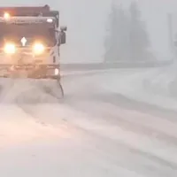 Atenție, șoferi! Se circulă în condiții de iarnă în mai multe județe. Vezi drumurile afectate - Foto: captură video