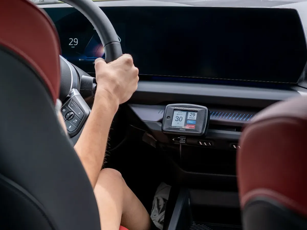 Veste proastă, pentru vitezomani! Recidiviștii, obligați să-și pună pe mașini limitatoare de viteză prin GPS