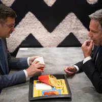Antony Blinken şi Dmitro Kuleba, bancuri despre mahmureală - Foto: Profimedia Images