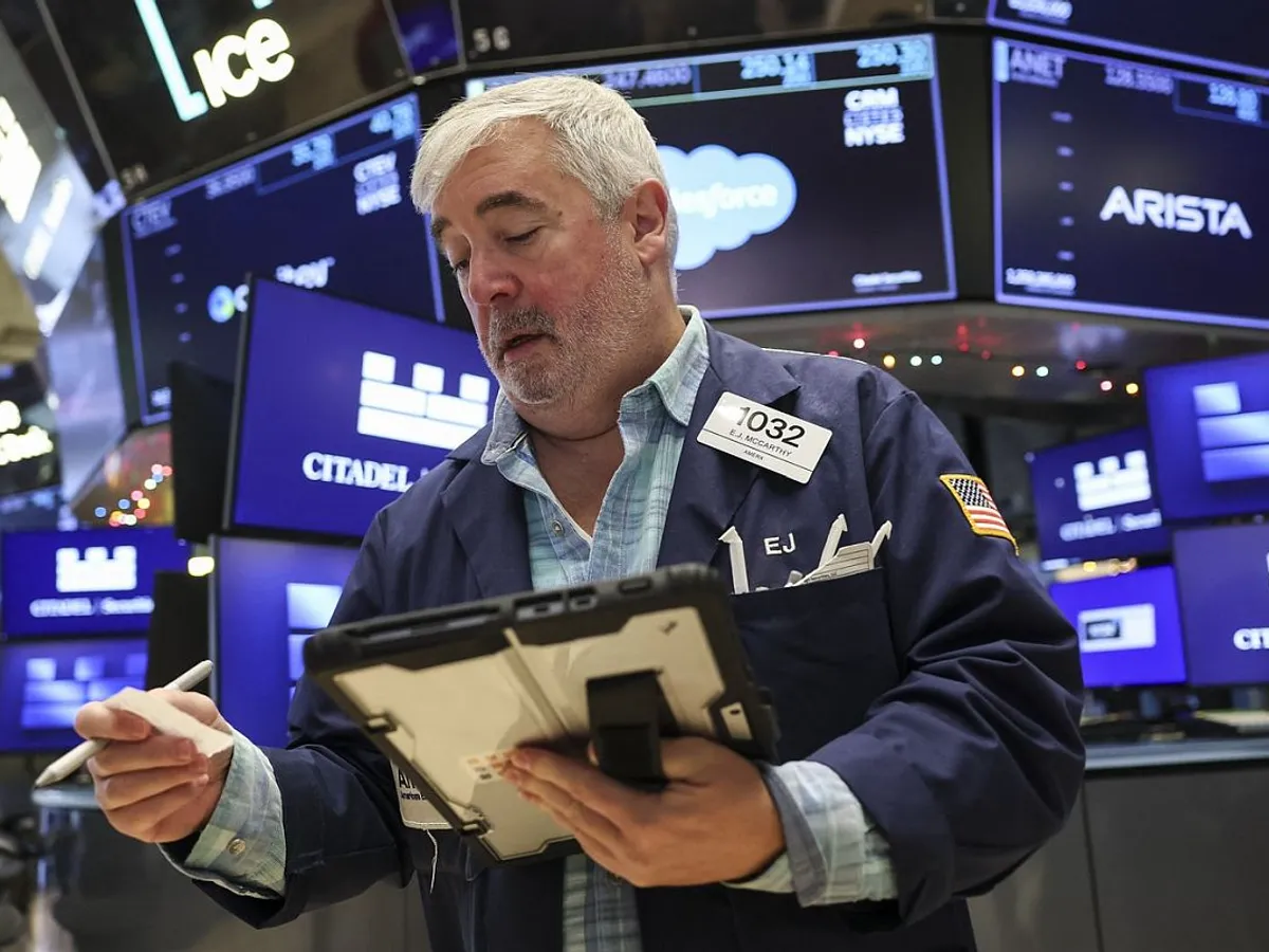 Piaţa bursieră americană a crescut puternic astăzi. Care sunt cauzele? Are legătură cu o achiziţie-cheie