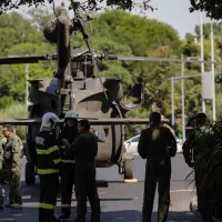 Cum s-a văzut dintr-un autobuz aterizarea forțată a elicopterului Black Hawk. Foto Inquam Photos/Octav Ganea