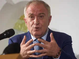 Directorul general Transgaz, Ion Sterian, la semnarea memorandumului pentru joncţiunea conductelor de gaze din România şi Serbia - Foto: Profimedia Images